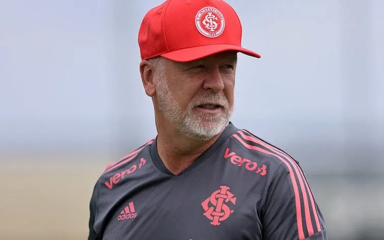Internacional anuncia saída de Mano Menezes