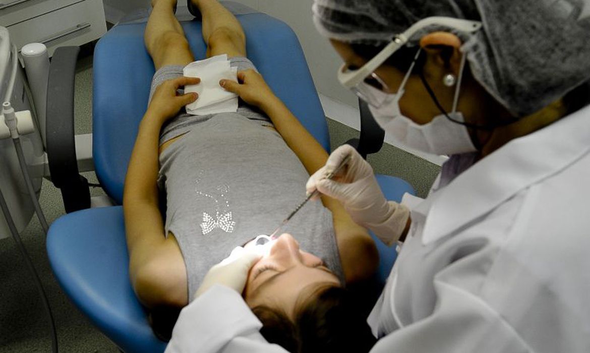 Pesquisadores vão testar remédio que faz crescer dentes em adultos