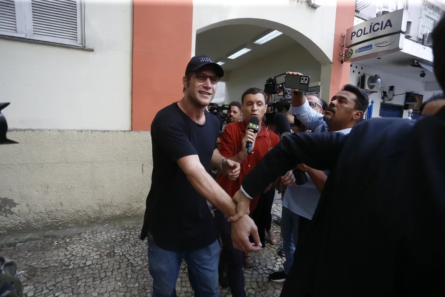 Campeão do BBB se interna em clínica para tratamento de dependência química após prisão