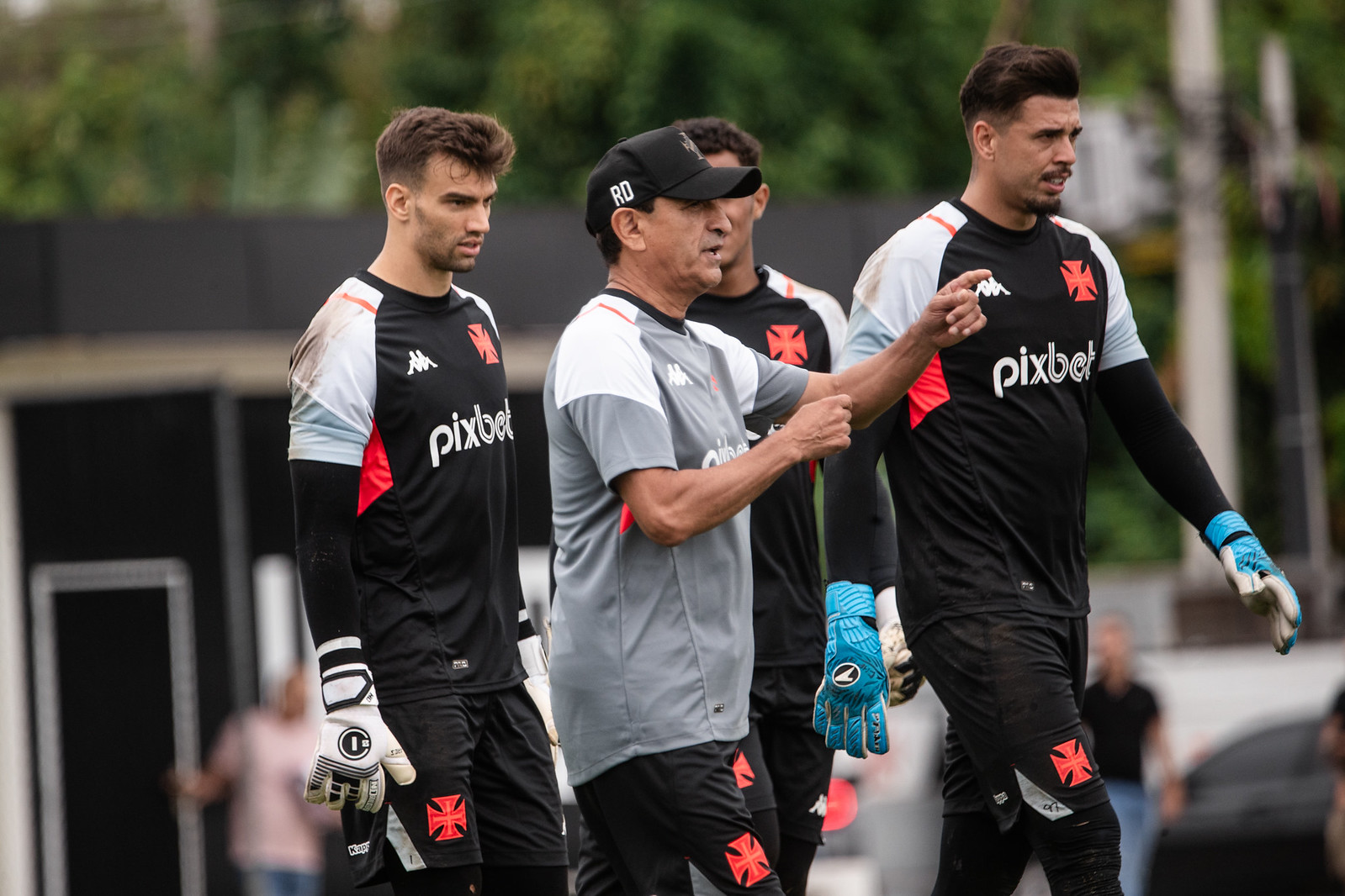 Santos x Vasco e clássicos regionais no Brasileirão; confira os jogos de hoje e onde assistir