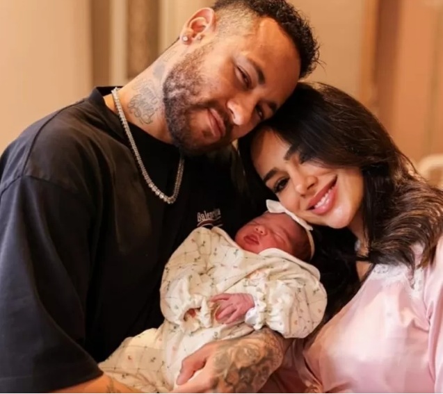 'Nossa Mavie chegou': Bruna Biancardi e Neymar mostram filha pela primeira vez