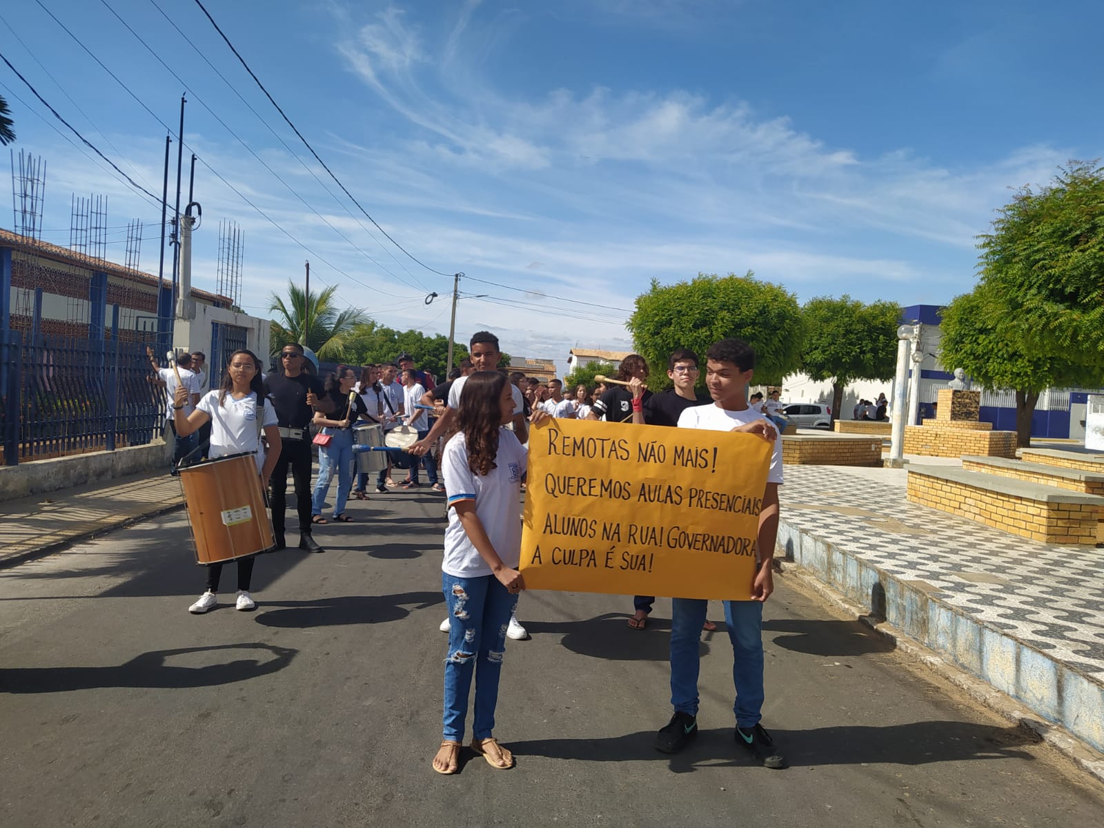 VÍDEO: Alunos de escola estadual do RN realizam protesto por volta das aulas presenciais