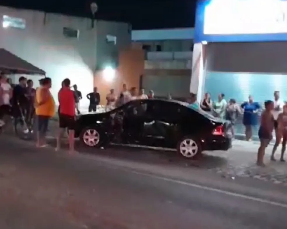 Jovem de 18 anos morre e três pessoas ficam feridas após carro e moto baterem na BR 406 em João...