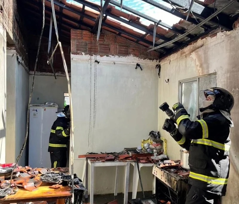 Idoso é colocado dentro de caixa d'água durante combate a incêndio no RN
