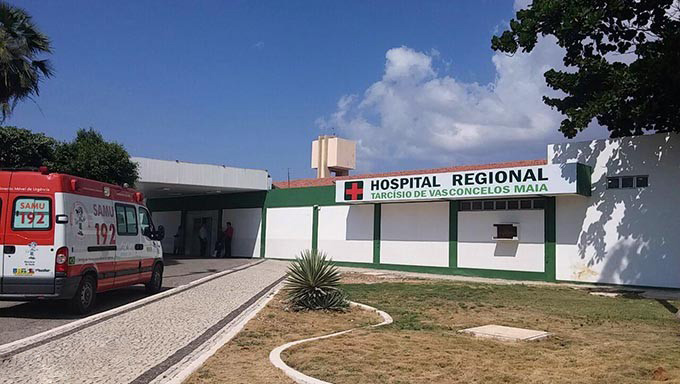 Médicos retornam no Tarcísio Maia após acordo com MP, mas cobram nove meses de atraso