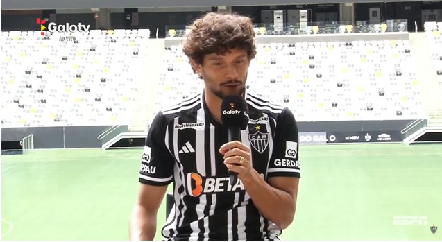 Scarpa se mostra incomodado com falas de Willian: 'vontade de falar tudo'